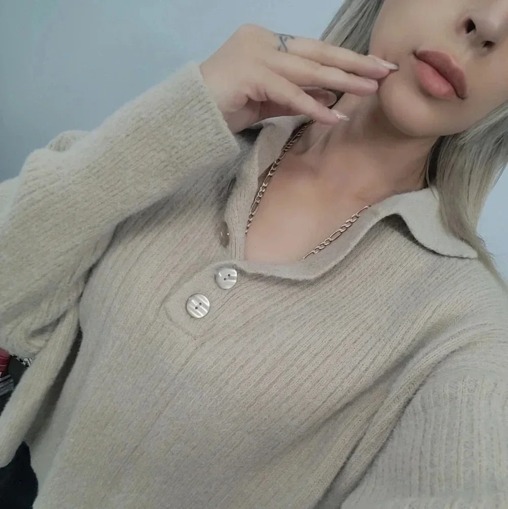 No Comment Collared Sweater - Picture 1 of 12